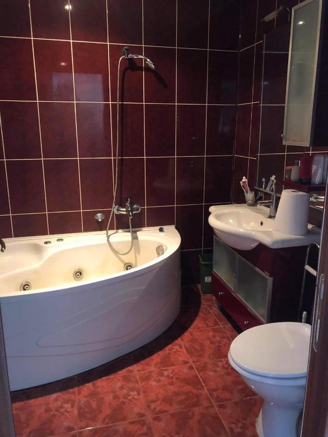 Apartament Apartment Ramnicu Valcea Ngoại thất bức ảnh